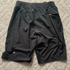 Men’s lululemon small  ( T.H.E 11” shorts)